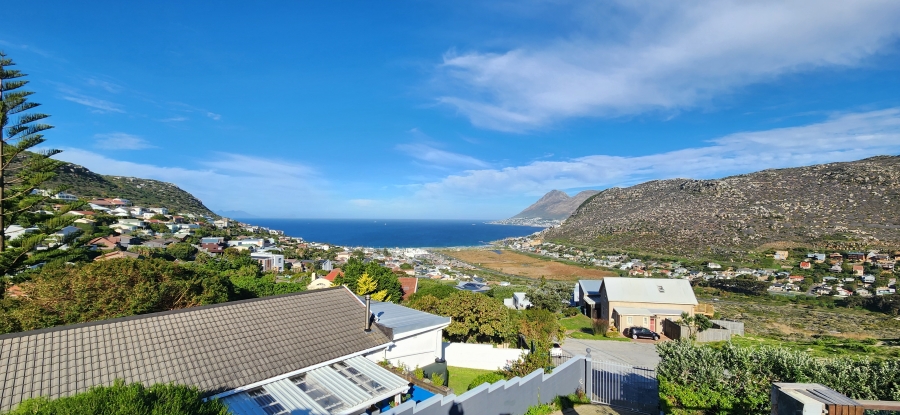 To Let 4 Bedroom Property for Rent in Glencairn Heights Western Cape